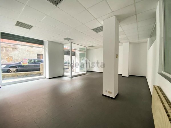 locale commerciale in vendita a Savona