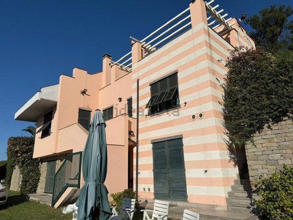 casa indipendente in vendita a Savona in zona Conca Verde