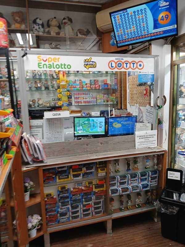 negozio in vendita a Savona in zona Centro Storico