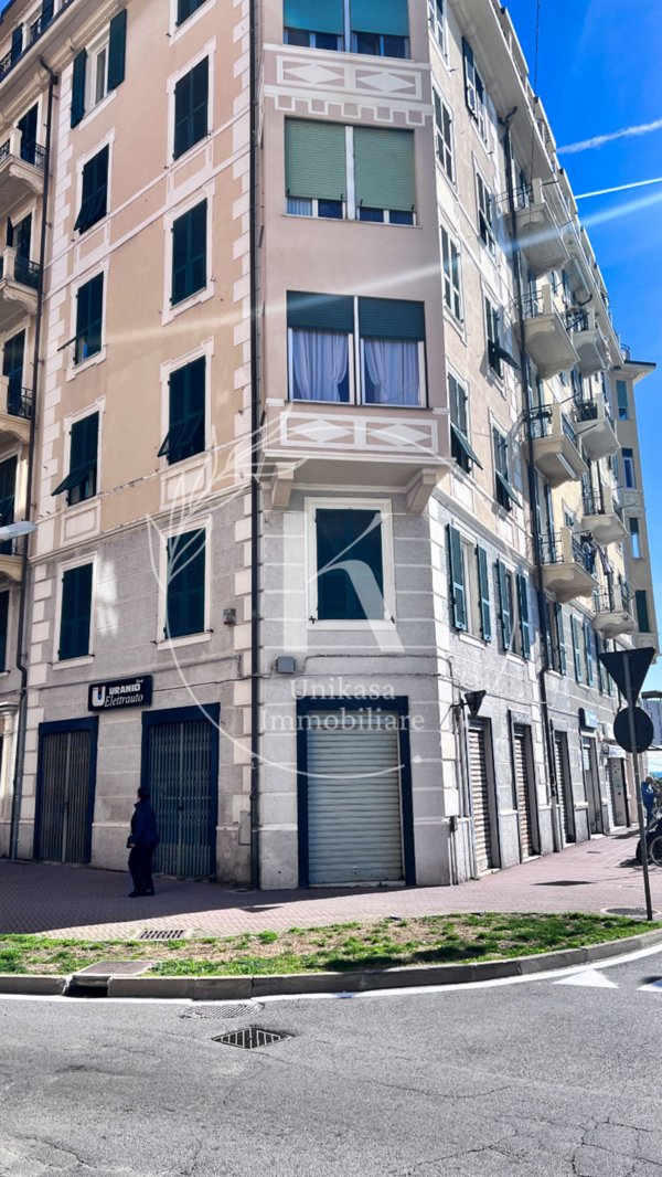 negozio in vendita a Savona in zona Centro Storico