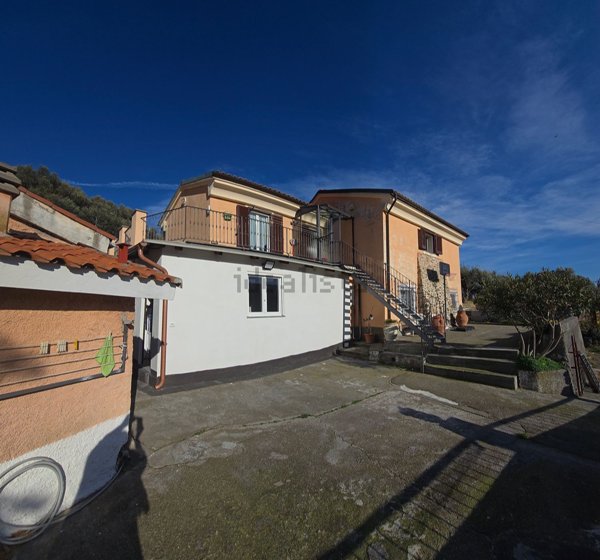 casa indipendente in vendita a Savona