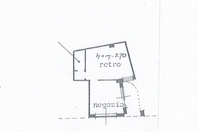 locale commerciale in vendita a Savona in zona Centro Storico