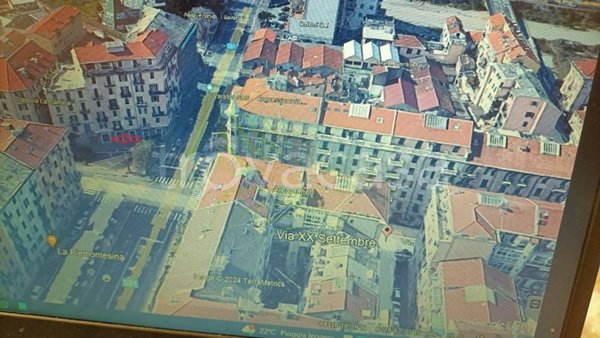 locale commerciale in vendita a Savona