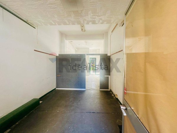 locale commerciale in vendita a Savona