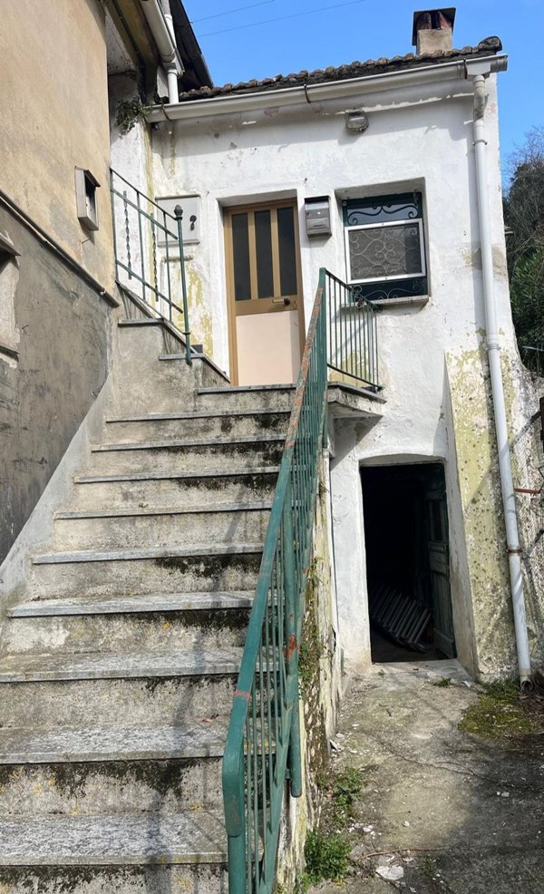 appartamento in vendita a Savona in zona Cimavalle / Botta