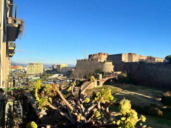 appartamento in vendita a Savona in zona Centro Storico