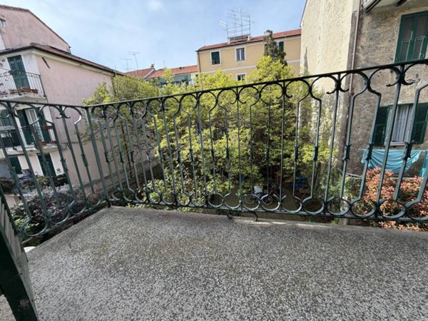 appartamento in vendita a Savona in zona Montemoro