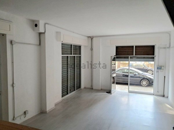 locale commerciale in vendita a Savona