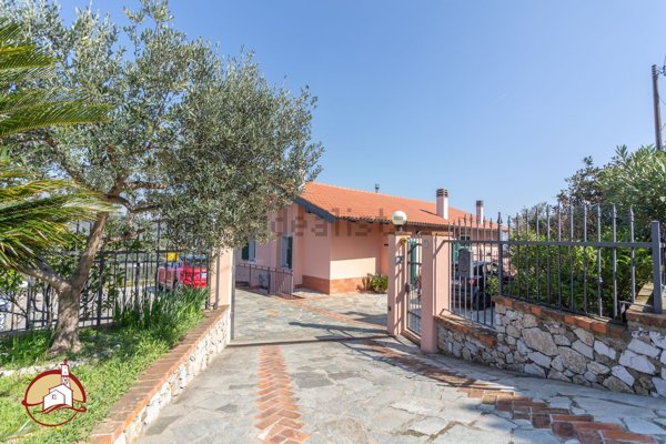 casa indipendente in vendita a Savona