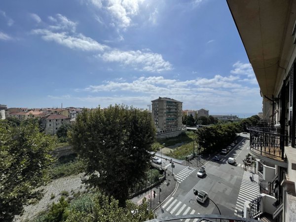 appartamento in vendita a Savona in zona Centro Storico