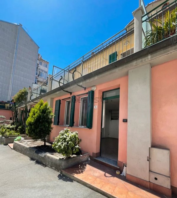 casa indipendente in vendita a Savona