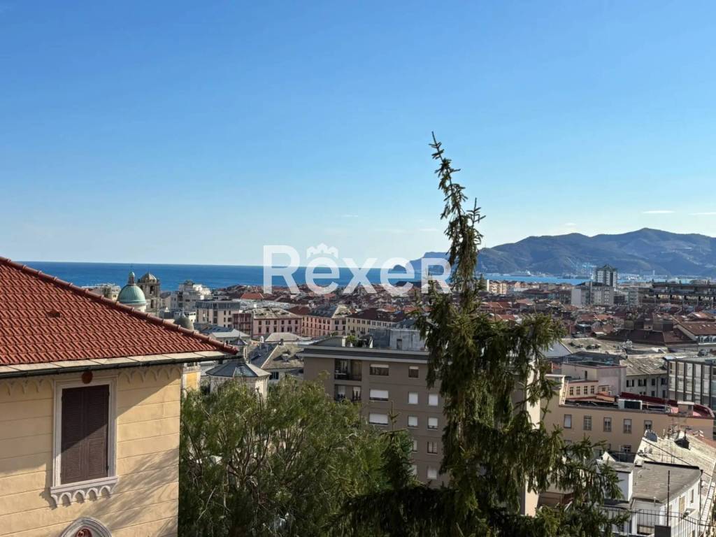 appartamento in vendita a Savona in zona Centro Storico