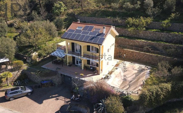 casa indipendente in vendita a Savona