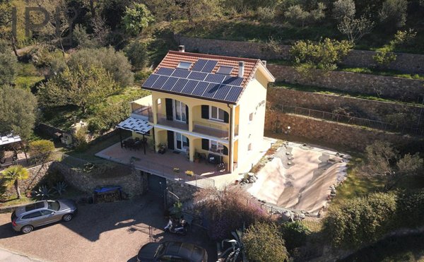 casa indipendente in vendita a Savona