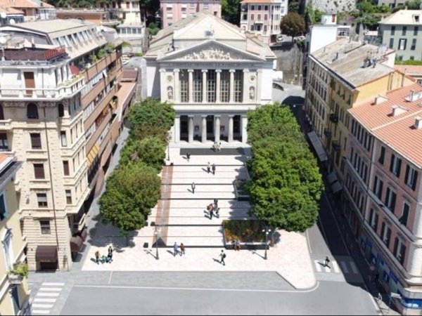 negozio in vendita a Savona in zona Centro Storico
