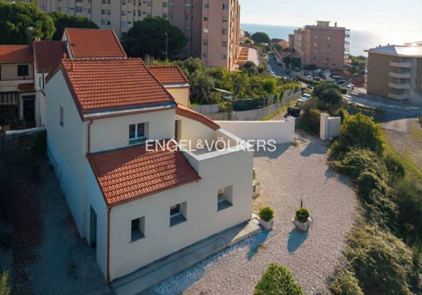 casa indipendente in vendita a Savona in zona Madonna del Monte