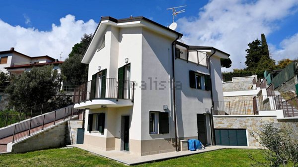 casa indipendente in vendita a Savona