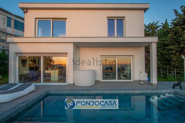 casa indipendente in vendita a Savona