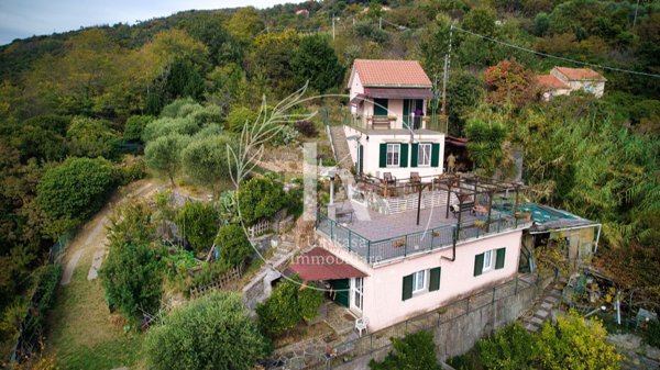 casa indipendente in vendita a Savona in zona Ciantagalletto