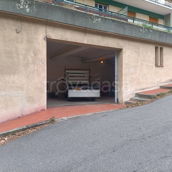 locale commerciale in vendita a Savona