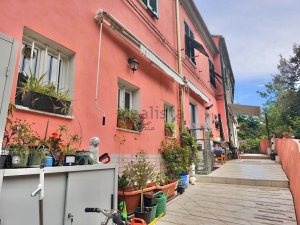 appartamento in vendita a Savona in zona Santuario