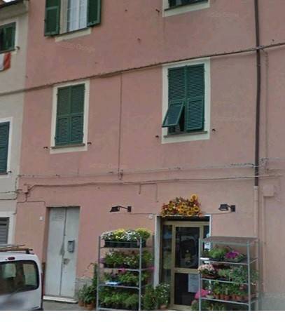 negozio in vendita a Savona in zona Santuario