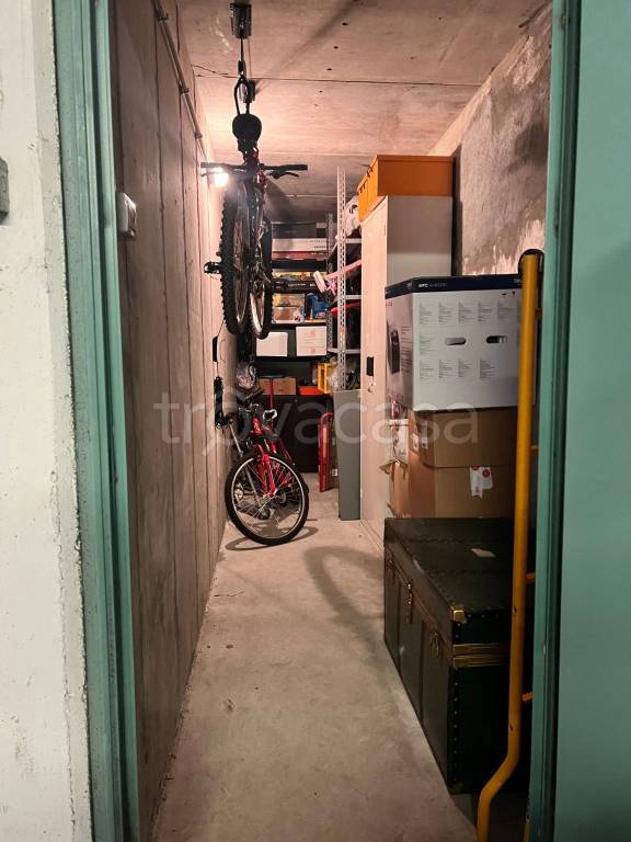 locale commerciale in vendita a Savona