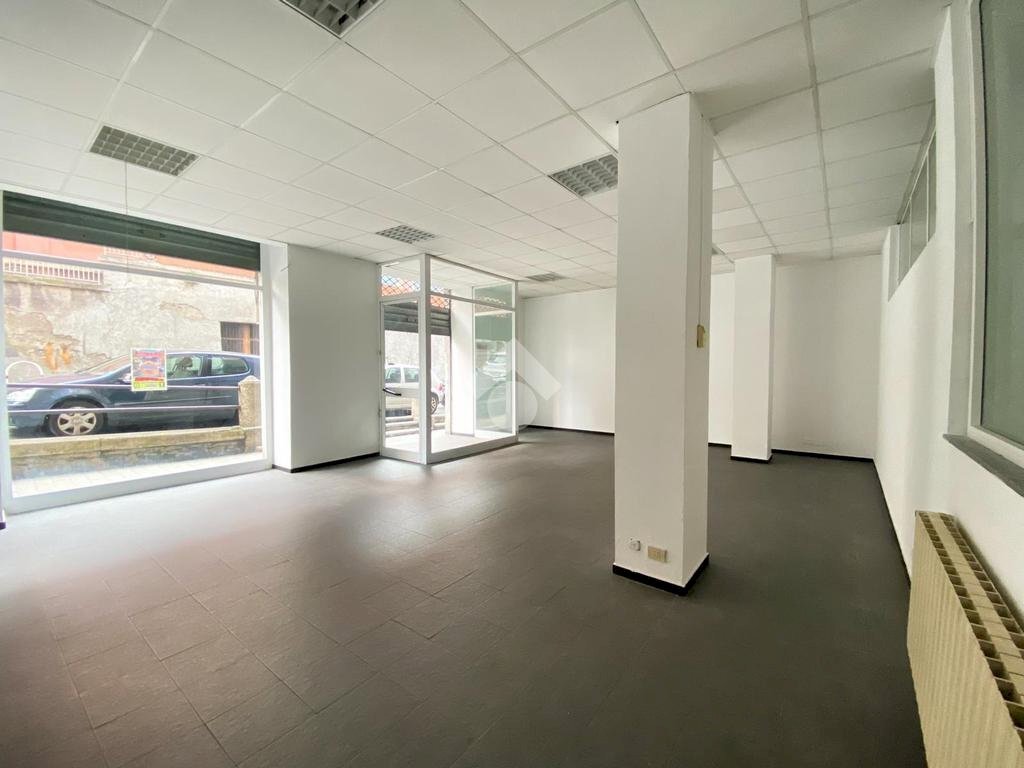 locale commerciale in vendita a Savona