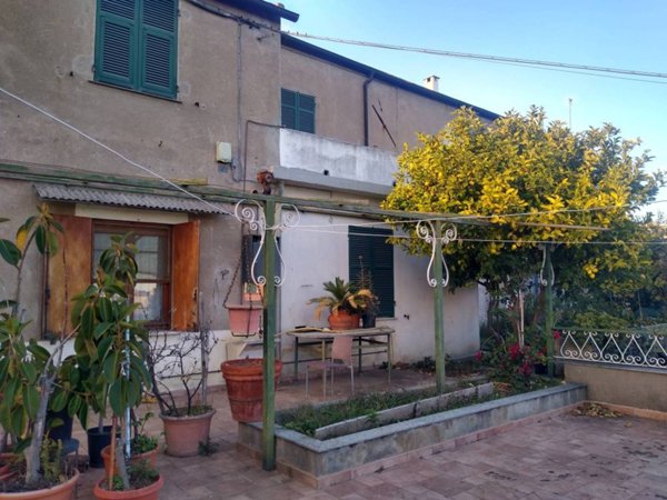 casa indipendente in vendita a Savona