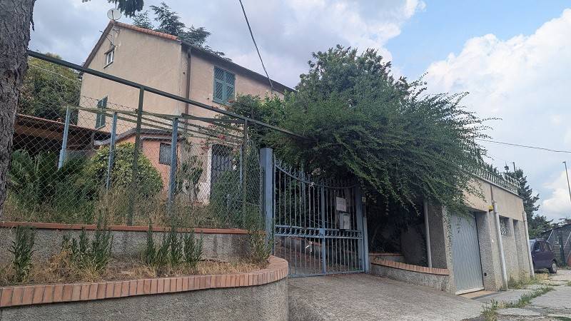 casa indipendente in vendita a Savona