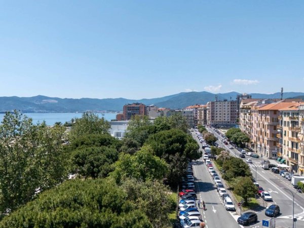 appartamento in vendita a Savona in zona Centro Storico