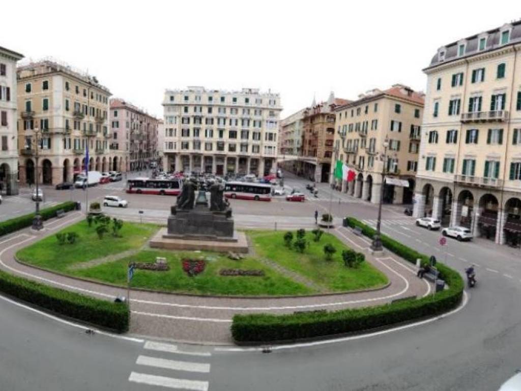 ufficio in vendita a Savona in zona Centro Storico