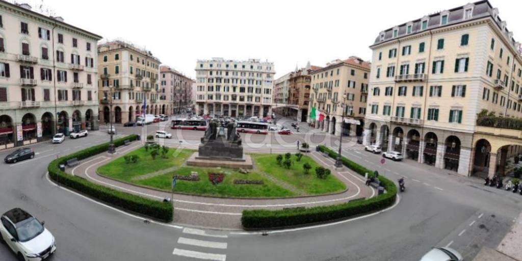 ufficio in vendita a Savona in zona Centro Storico