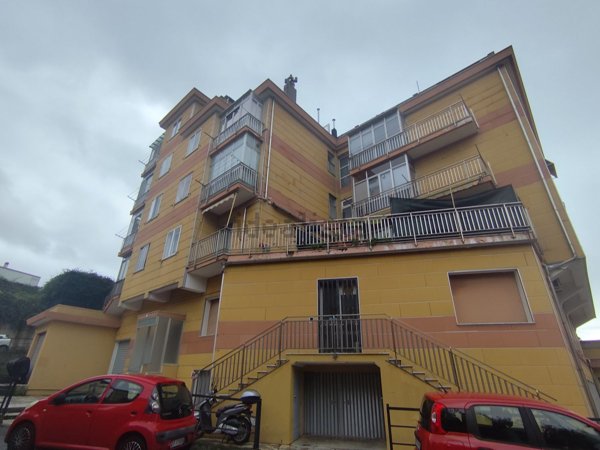 appartamento in vendita a Savona in zona Madonna del Monte