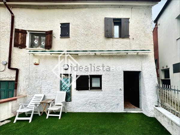 appartamento in vendita a Savona in zona Madonna del Monte