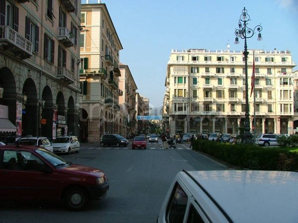 negozio in vendita a Savona in zona Centro Storico