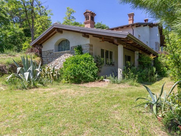 casa indipendente in vendita a Savona in zona Madonna del Monte