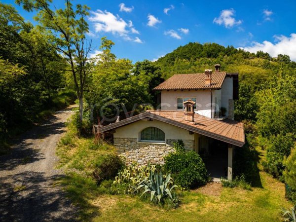 casa indipendente in vendita a Savona in zona Madonna del Monte