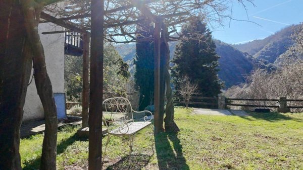 casa indipendente in vendita a Savona in zona Cimavalle / Botta