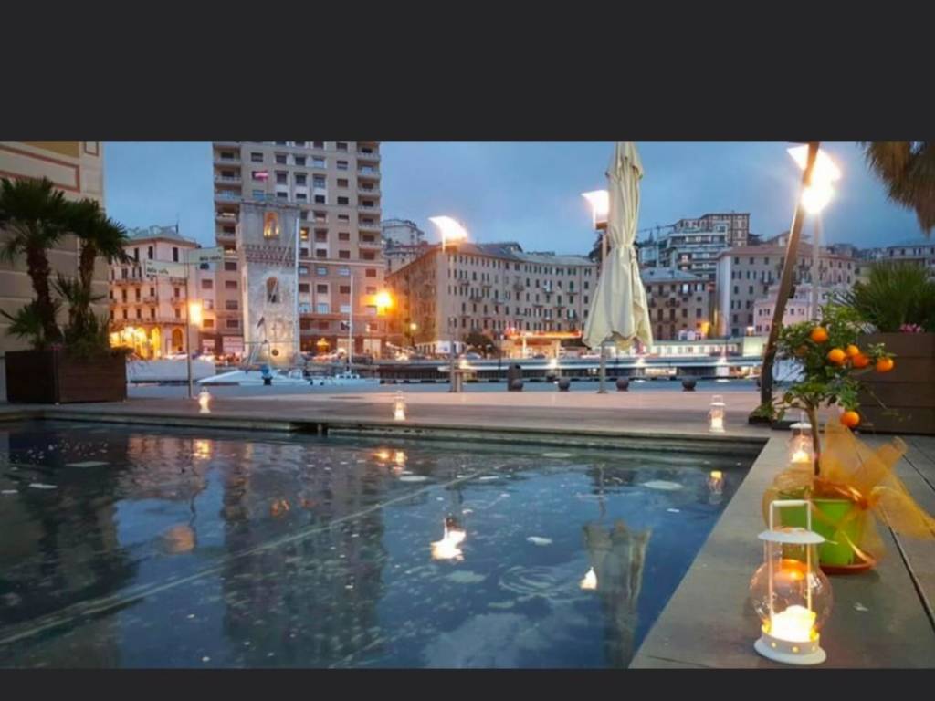 negozio in vendita a Savona in zona Centro Storico