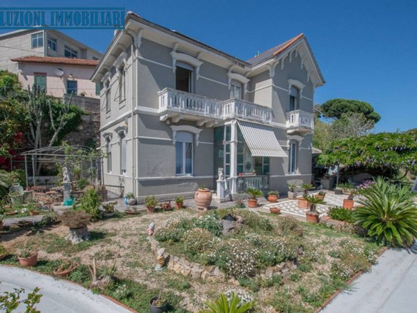 casa indipendente in vendita a Savona in zona Centro Storico