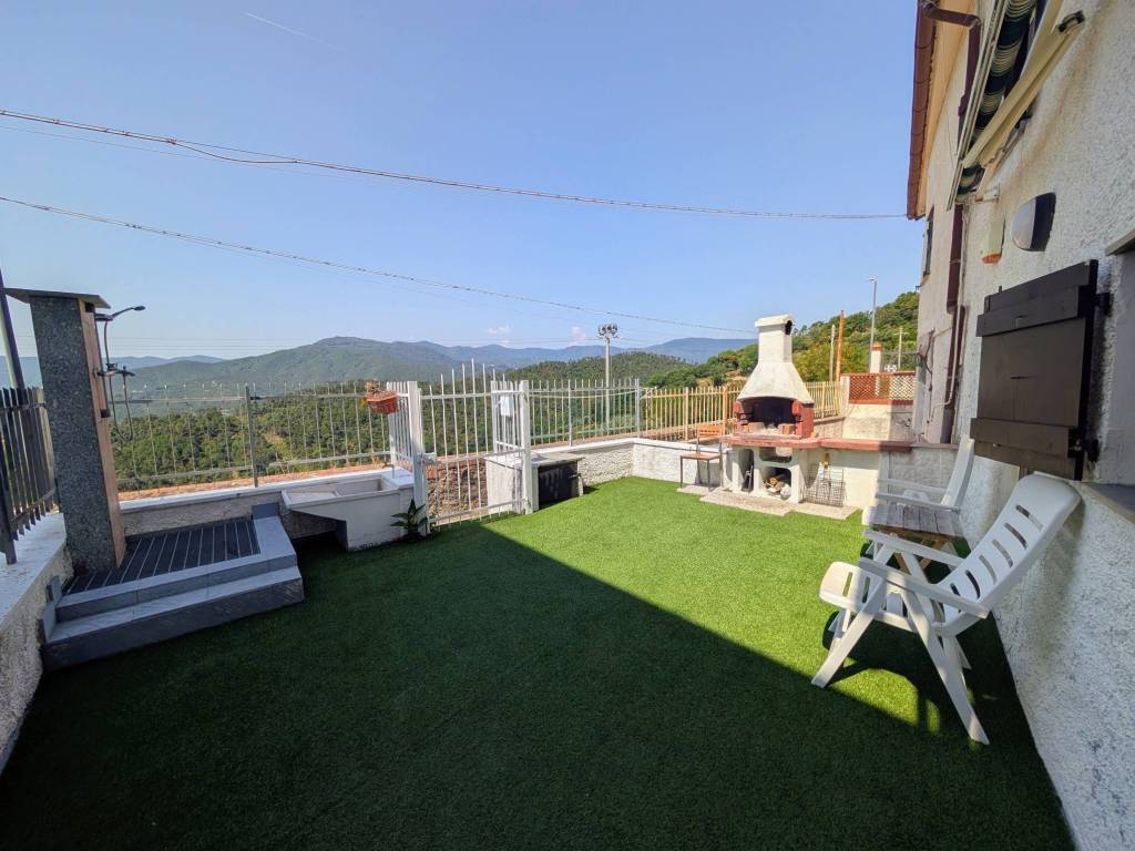 appartamento in vendita a Savona in zona Madonna del Monte