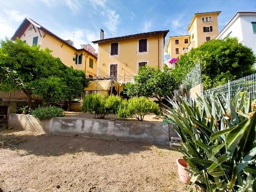 appartamento in vendita a Savona in zona Centro Storico