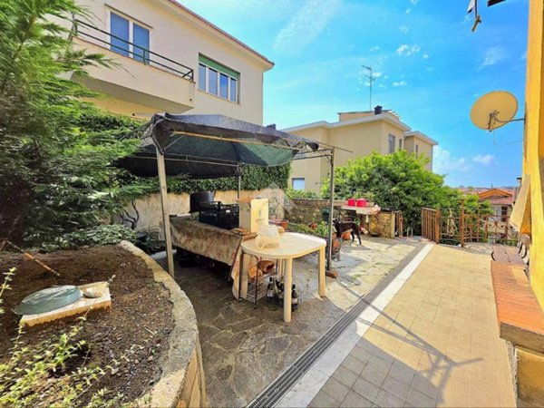casa indipendente in vendita a Savona in zona Centro Storico