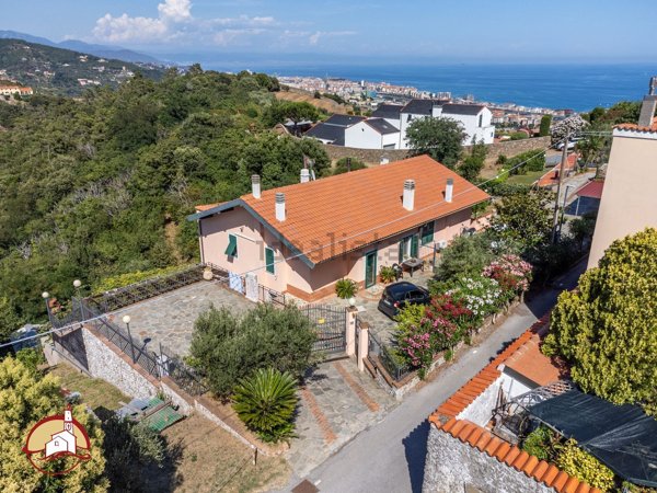casa indipendente in vendita a Savona in zona Madonna del Monte