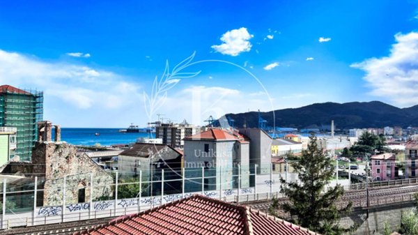 appartamento in vendita a Savona in zona Madonna del Monte