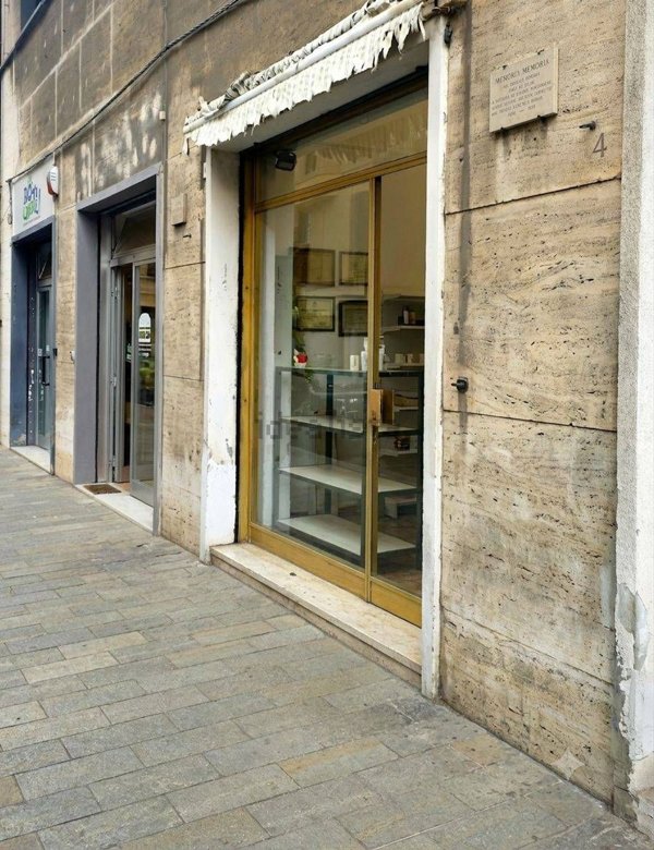 bivano in vendita a Savona in zona Centro Storico
