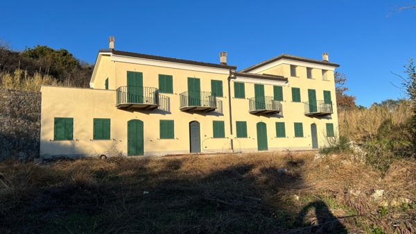 casa indipendente in vendita a Savona in zona Ciantagalletto