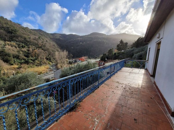 casa indipendente in vendita a Savona in zona Santuario