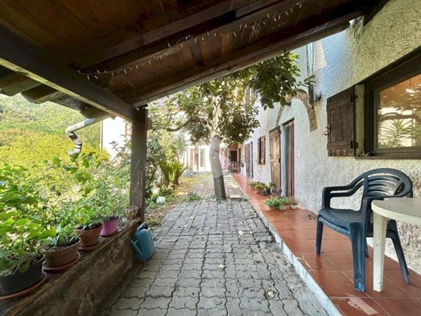 casa semindipendente in vendita a Savona in zona Marmorassi